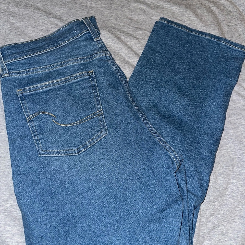 Levi Strauss Women’s Straight Jean - Picture 2 of 5